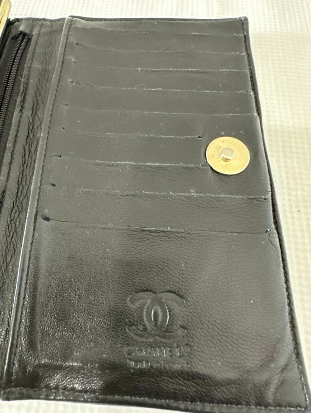 Vintage Chanel Black Leather Bi-Fold Wallet Interlocking CC Logo Magnetic Close